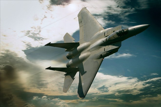 Không quân Mỹ bắt đầu sử dụng F-15 Eagle từ năm 1974. Phiên bản cải tiến của chúng là F-15E Strike Eagle chính thức hoạt động từ năm 1989.